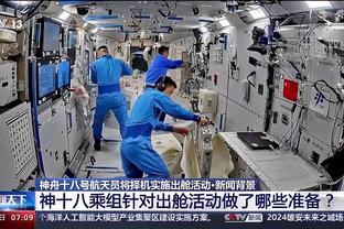 穆西亚拉本场比赛数据：1进球1关键传球4过人成功，评分7.8